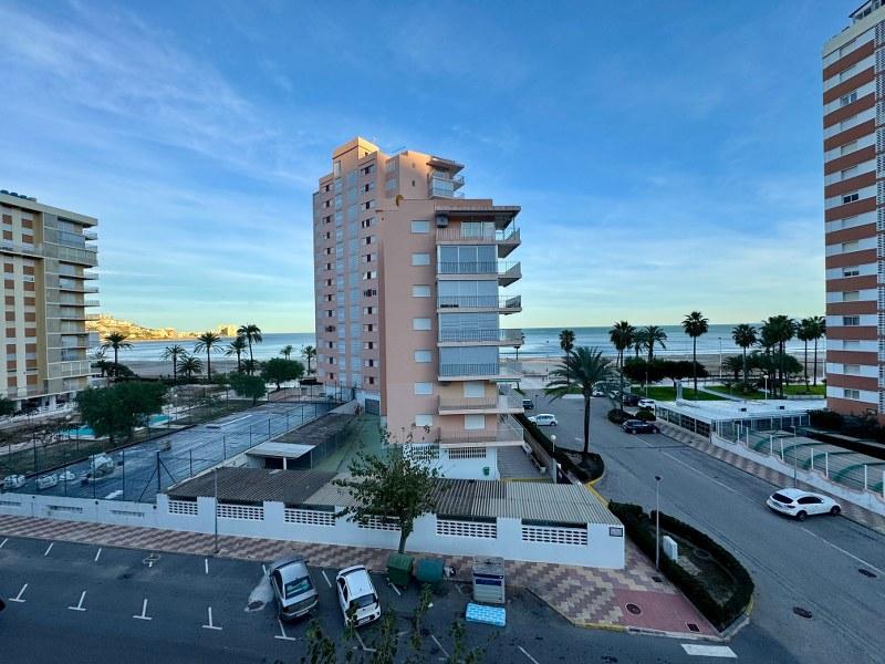 Apartamento Situado en 2ª Línea Vistas Estupendas al Mar y a la Calle  Dispone de Plaza de Garaje de Raya Comunitaria a Pie de Playa Zona Racó!!!!