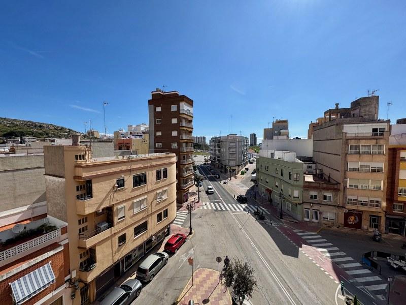 Apartamento Situado en Pleno Centro del Pueblo de Cullera en Buen Estado Amueblado y con Electrodomésticos 3ª Planta Sin Ascensor!!!!