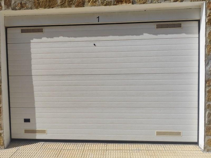 Garaje Cabina Cerrada para Estacionar Dos Vehículos Muy Cómoda y Accesible Situado a Pie de Calle en la Zona del Racó de Cullera Oportunidad!!!!