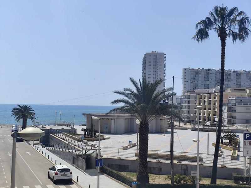 Apartamento 3 Habitaciones Dobles y Reformado con Vistas Laterales al Mar y a la Ciudad a 10 Metros de la Playa del Faro de Cullera Oportunidad!!!!