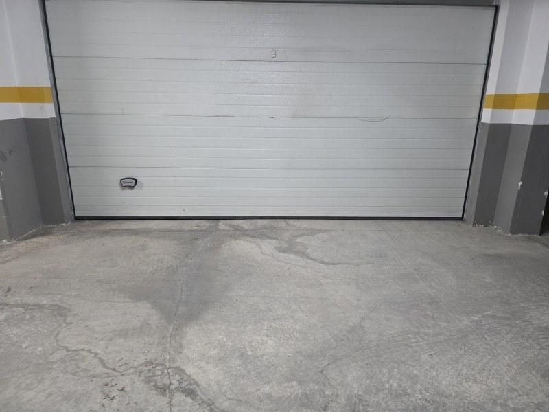 Garaje Cabina Cerrada Doble para Estacionar Dos Vehículos y Darle Uso de Trastero Situada en el Sótano de un Edificio en Pleno Centro de la Zona del Racó Oportunidad!!!!