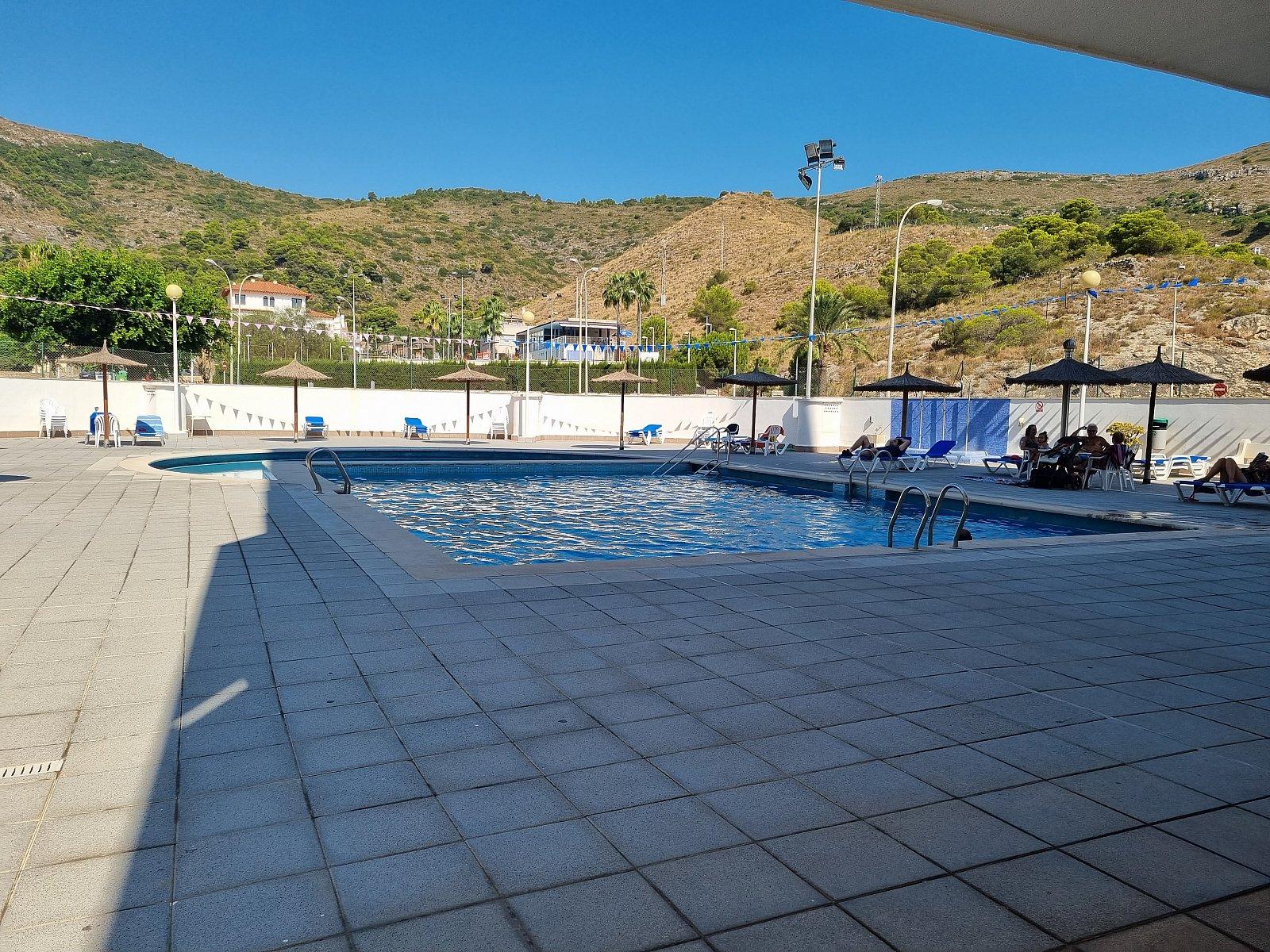 Apartamento 1ª línea Lateral al Mar 2 Habitaciones y 2 Baños Completos Piscina Comunitaria Plaza de Garaje de Raya y Trastero Cerrado Zona Racó!!!!