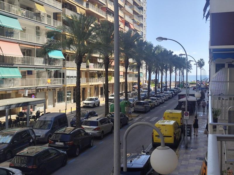 Apartamento 3 Habitaciones Dobles y 1 Baño Completo para Reformar Totalmente Vistas Laterales al Mar y Plaza de Garaje de Raya en Propiedad Playa de San Antonio!!!!