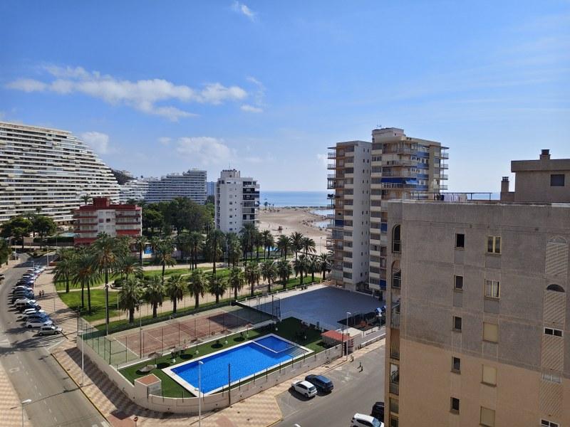 Playa del Racó en Excelente Estado Terraza Exterior Chaflán de 50 Metros Cuadrados con Vistas al Mar, a la Urbanización y a la Montaña Piscina, Tenis y Garaje Oportunidad!!!!